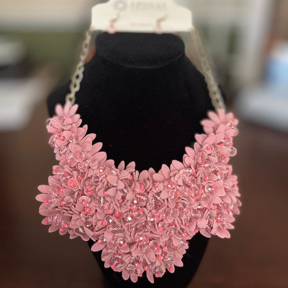 LUCEAT Pink Beaded Suede Floral Statement Bib Necklace & Earring Set NEW!!!!‎